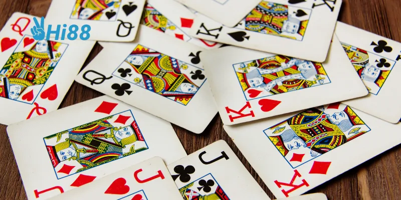 Giữ lại bài chức năng cho giai đoạn cuối để tạo lợi thế chiến thuật.