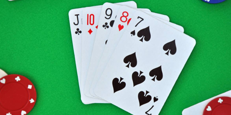 Bài Poker Stud 5 Lá yêu cầu người chơi phải quan sát kỹ đối thủ